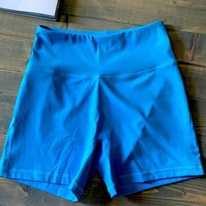 New Alphalete shorts size small never worn